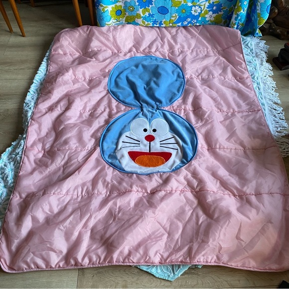 Vintage Doraemon pillow convertible to a blanket , blanket zips into pillow - Picture 4 of 5